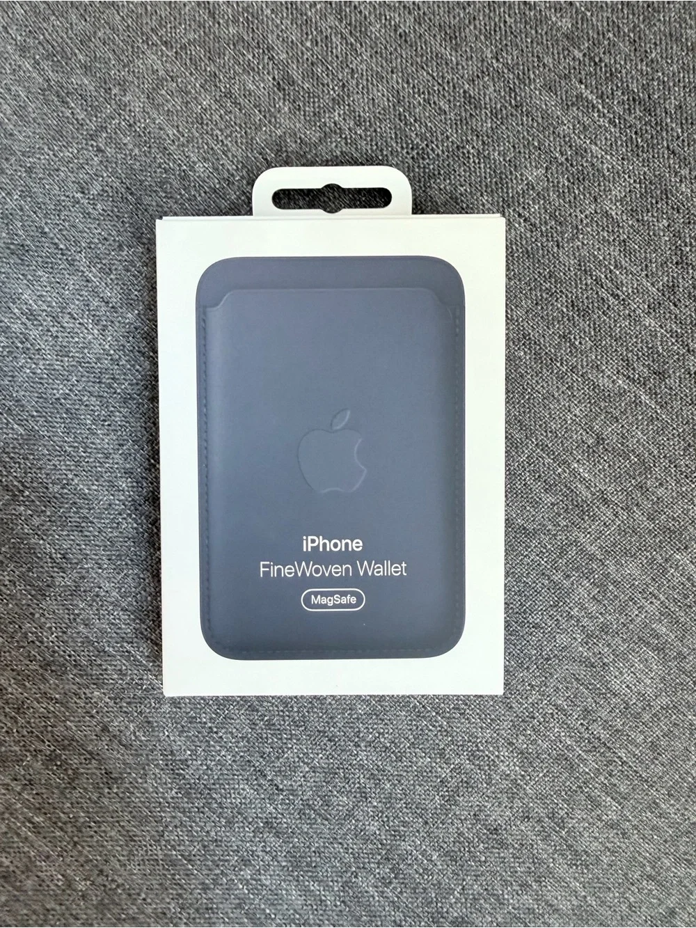 Apple FineWoven MagSafe Wallet — Midnight